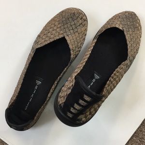 Steven Madden Criss Bronze Weave Yoga Flats Size 8